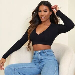 PrettyLittleThing Black V-Neck Crop Top